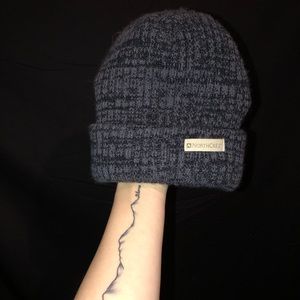 North crest dark grey beanie
